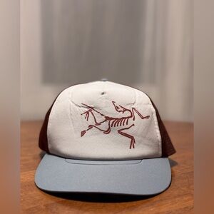 arc’teryx tech trucker hat.